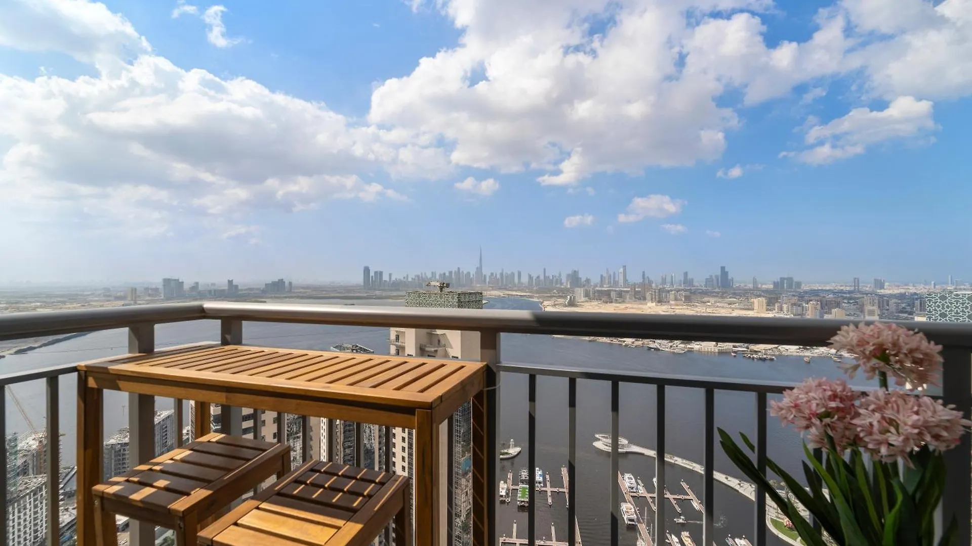 2Br Harbour Views T1, Creek View Villa Dubai 0*,